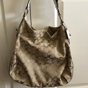 Authentic Coach purse small/medium size! 👜